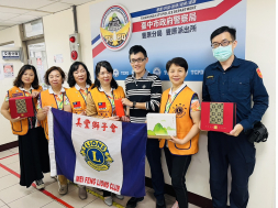 113.12.12本會捐贈豐原派出所社服金陸萬元整