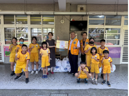 捐贈光正國小清寒學童物資